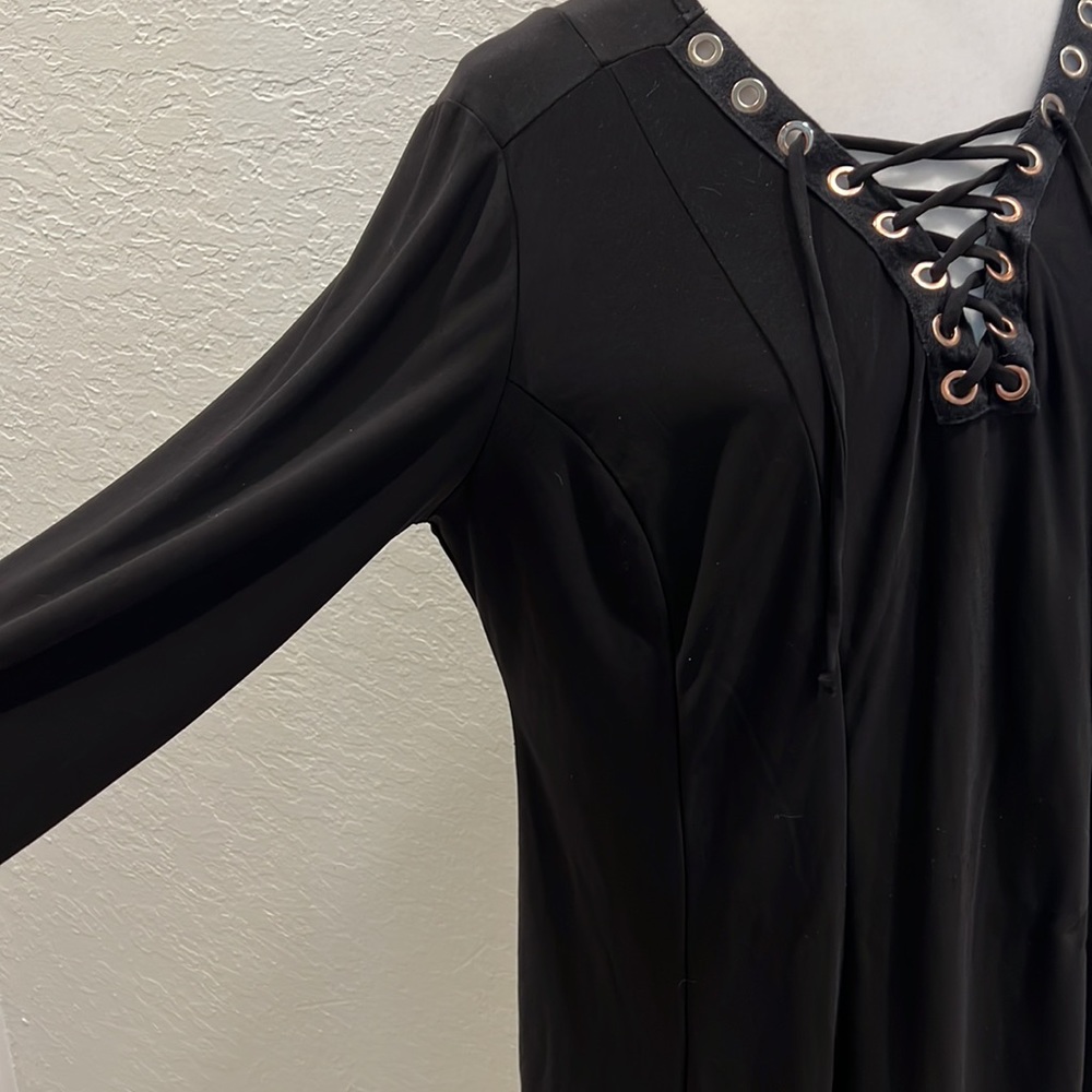 Sami & Jo black v neck lace up grommet long sleeve stretchy top - Picture 3 of 5